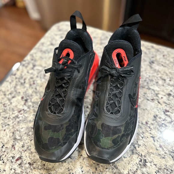 Nike Men's Air Max 2090 SP, "Infrared Duck Camo", size 11 - Picture 3 of 15